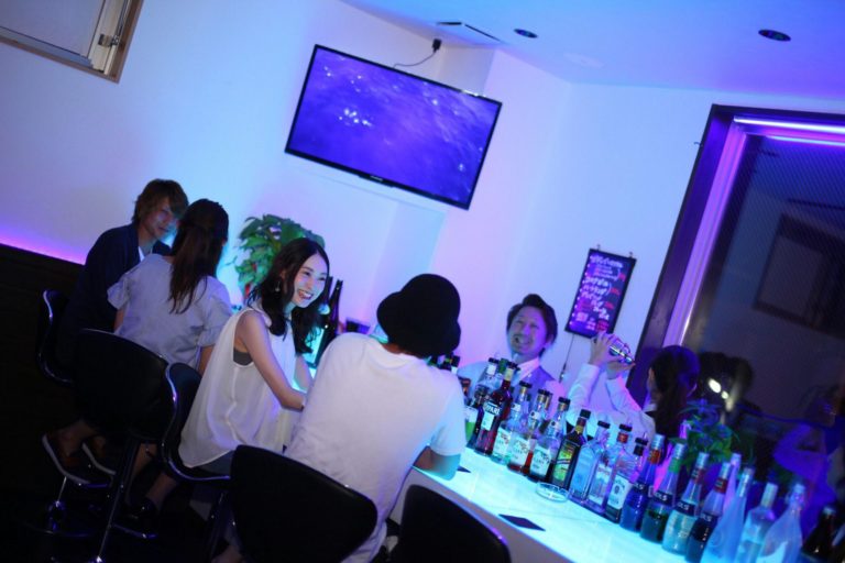 Bar deep blue（日向市上町13-7 ラヴィソンエスパス2F）