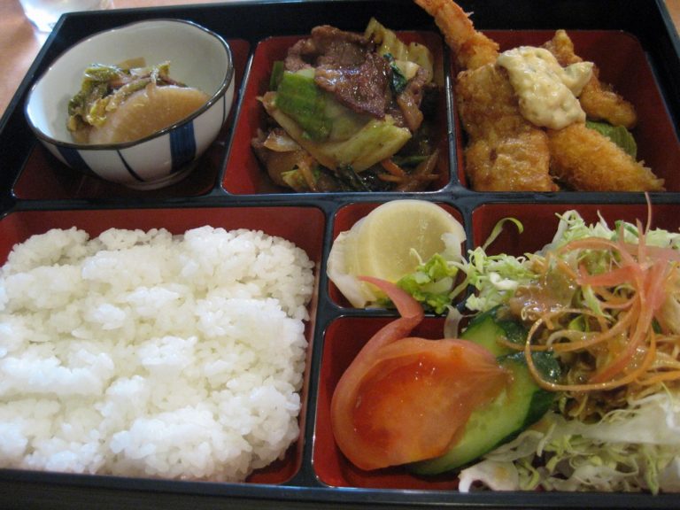 キッチンひむか（ファミレス/ちゃんぽん/洋食/宮崎県日向市大字日知屋１６３５１）