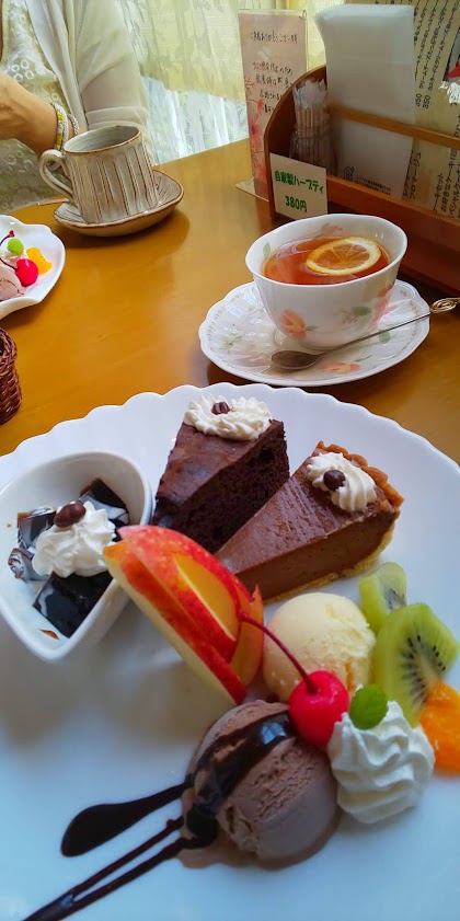 カフェ絵本の森（宮崎県日向市財光寺３２４７）