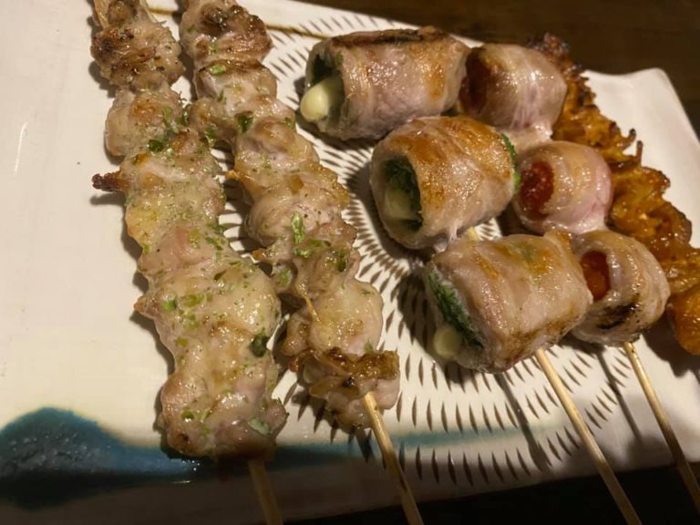 やきとり炉端博多もつ鍋紋十、（焼き鳥店/宮崎県東臼杵郡門川町東栄町4丁目3-23）