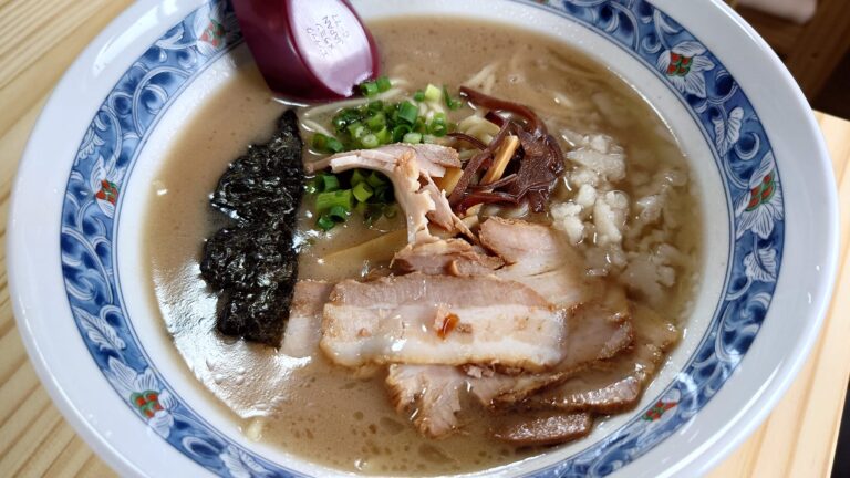 豚骨ラーメン日向屋（宮崎県日向市亀崎東１丁目９１）